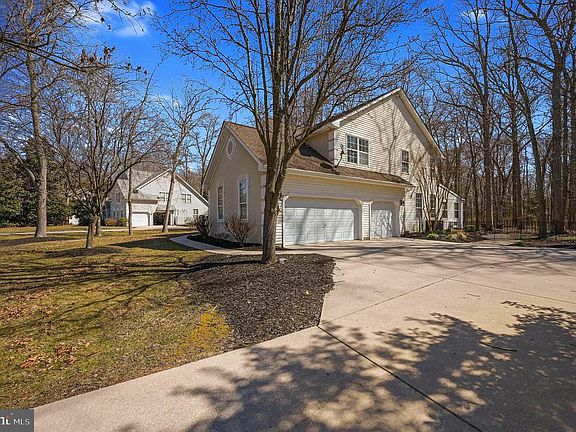 2nd image of 7 Shinnecock Rd