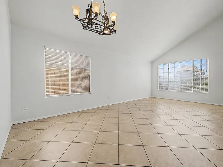 1295 S Honeysuckle Ln — Photo 8
