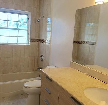4th image of 511 NE 180th Dr