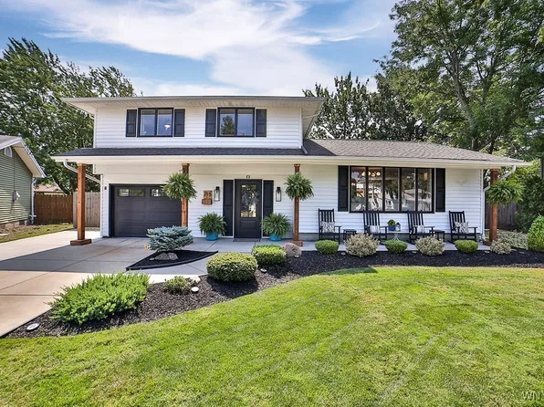715 Edgewater Dr, Amherst, NY 14228