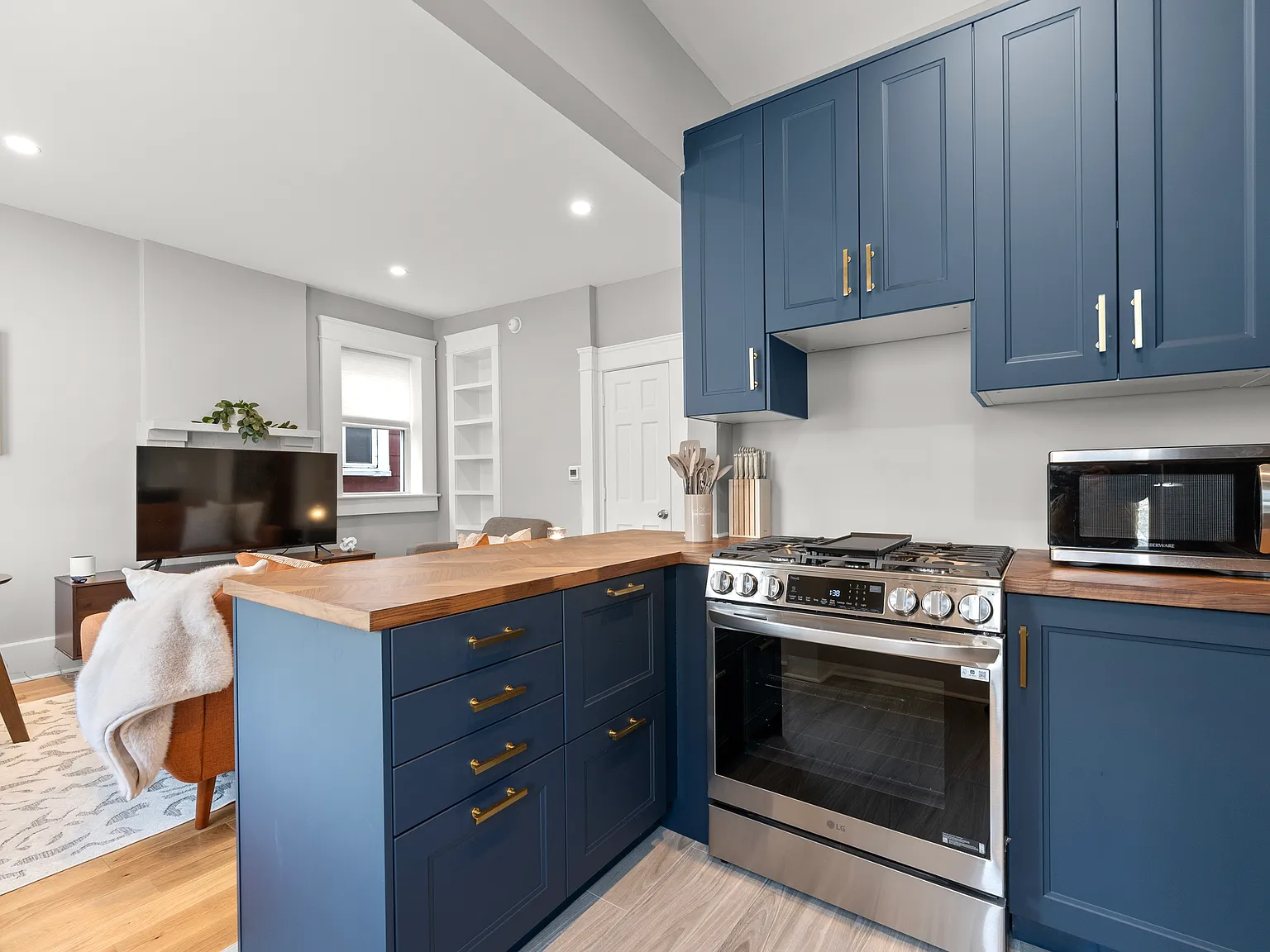 2 bed, $3,050 — Photo 2