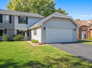 765 Clearwood Ct, Aurora, IL 60504