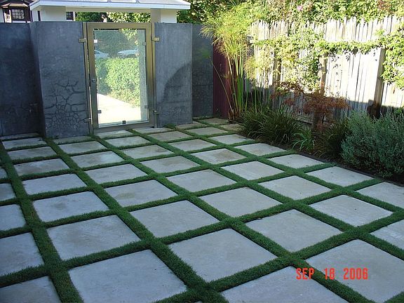 View of entrance (w) courtyard (fr. front door towards shattered glass gate)