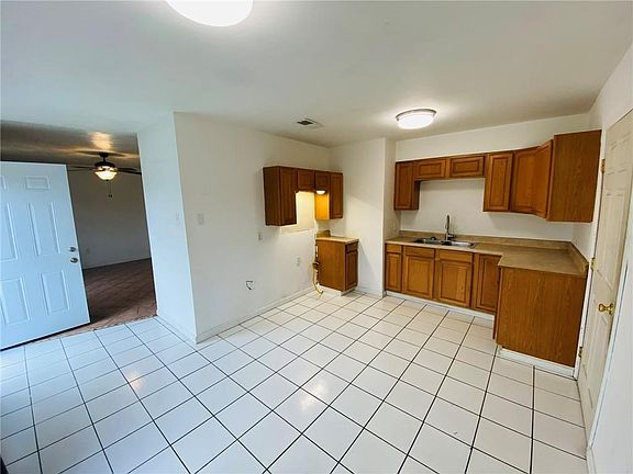 4th image of 1720 Eunice Dr