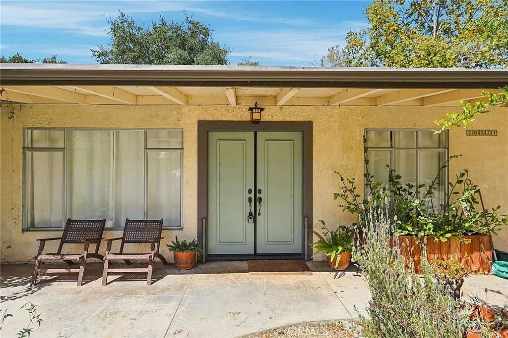 3 bed, 1378 sqft, $6,200 — Photo 3