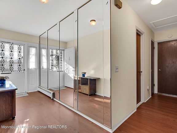 3rd image of 20 Longdenville St