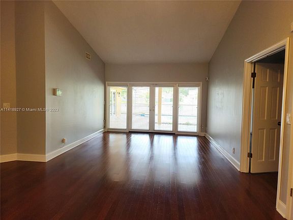 4th image of 1645 Lakeshore Cir
