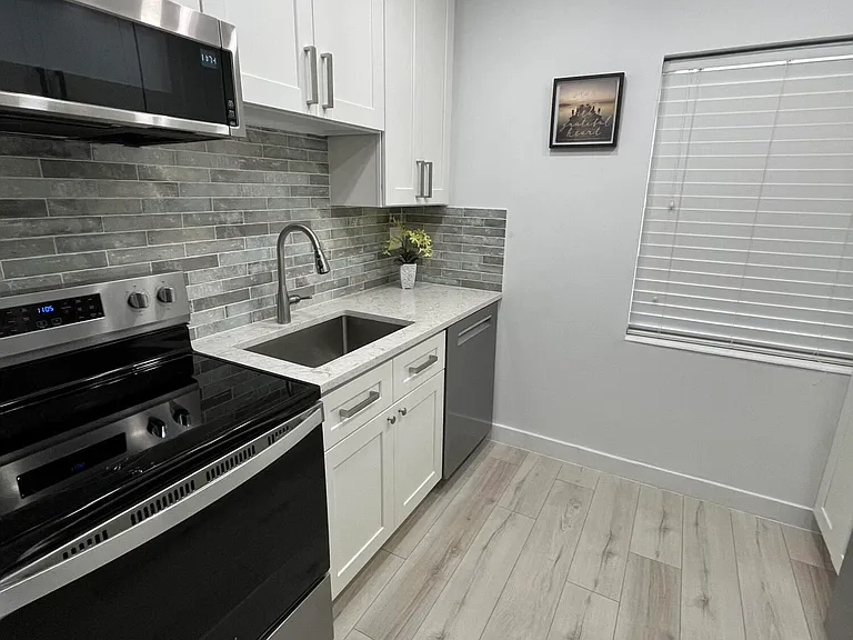 2060 NE 1st St #16 — Photo 14