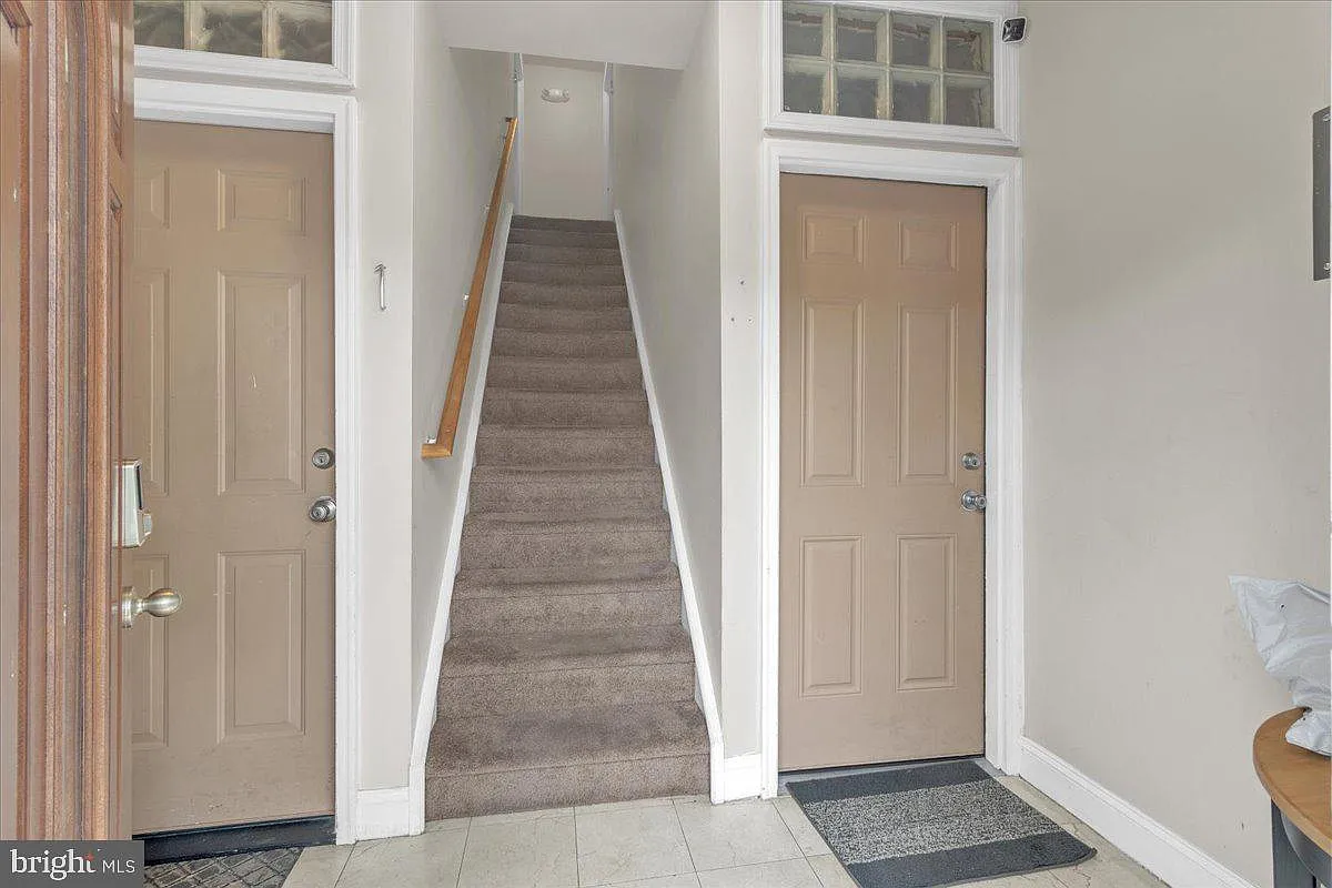 2 bed, 1.5 bath, 883 sqft, $1,850 — Photo 2