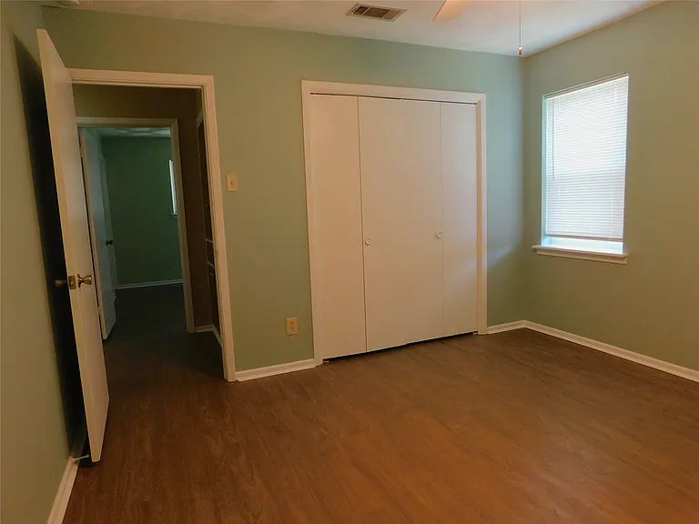2445 Eastbrook Dr — Photo 17