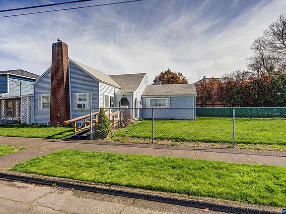 4th image of 111 Madison St NE