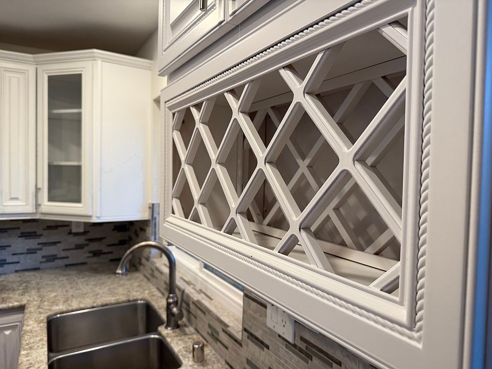 Built-in wine rack!