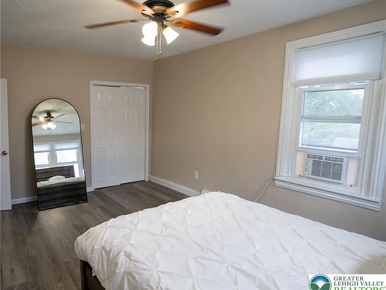 128 E Spruce St — Photo 10