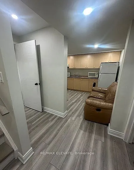 101 Knotwood Cres — Photo 4
