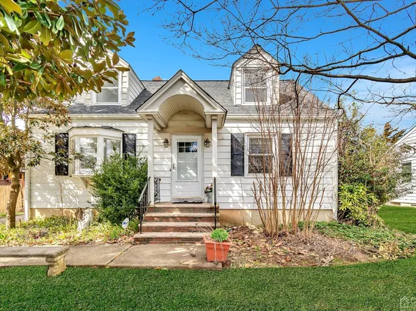 14 Linwood Pl, North Brunswick, NJ 08902