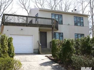 71 19th St, Wading River, NY 11792