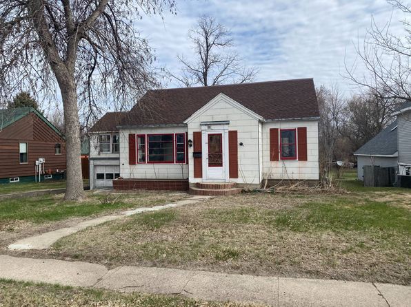 123 Diggs Ave, Milbank, SD 57252