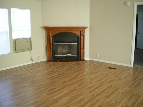 5th image of 310 Potrero St