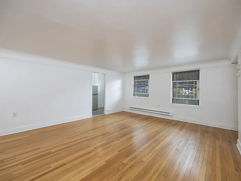 De Selm Apartments | Vintage Architecture with Fresh Modern Interiors — Photo 15