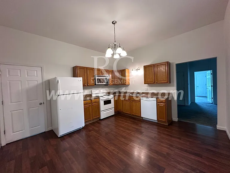 702 S Sandusky St — Photo 2