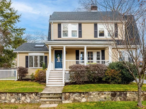 89 Grand St, Reading, MA 01867