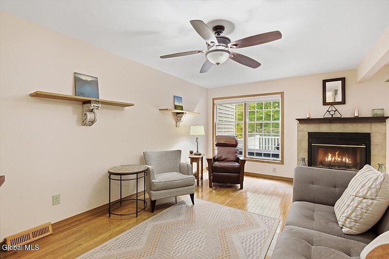 5th image of 83 Woodside Drive