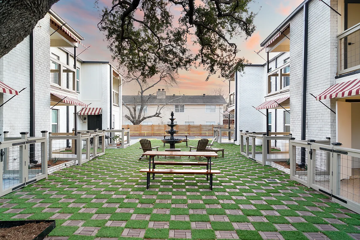 Building Photo - Contessa Bungalows