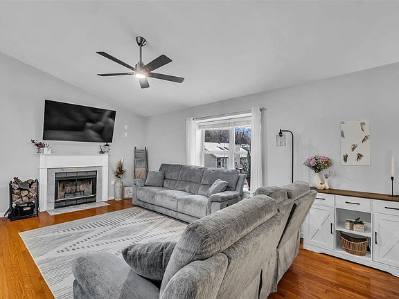 4th image of 909 Wynstay Cir