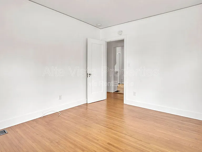 301 Brookes Ave — Photo 22