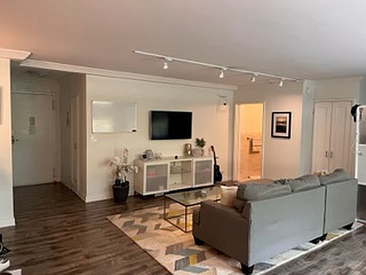 3rd image of 400 Central Park W APT 1Y