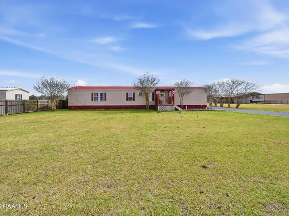 1060 Clayton Castille Rd, Breaux Bridge, LA 70517