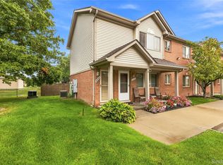 21096 Flora St, Roseville, MI 48066