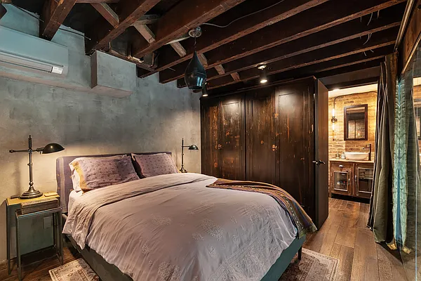 Rented by Coldwell Banker Warburg | media 21