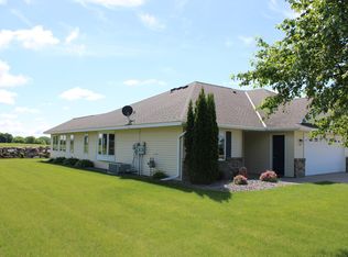 416 Circle View Dr, Dassel, MN 55325