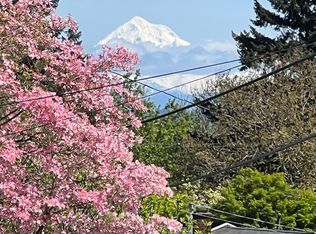 7303 SE Mill St, Portland, OR 97215