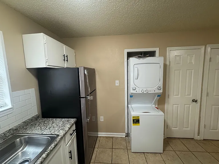 3204 N Stevendale Rd #B — Photo 5