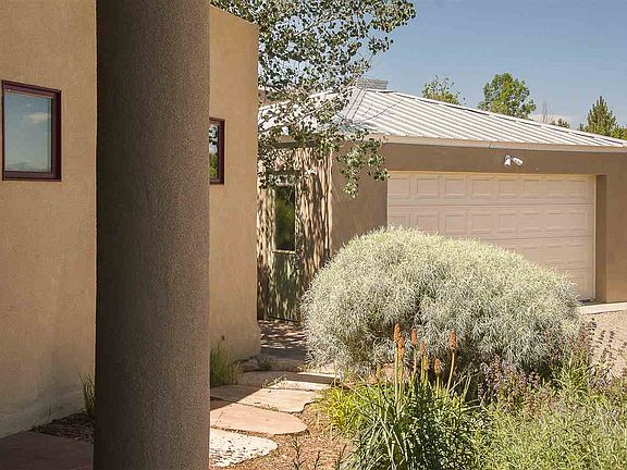 4th image of 7 Vista Chupadero