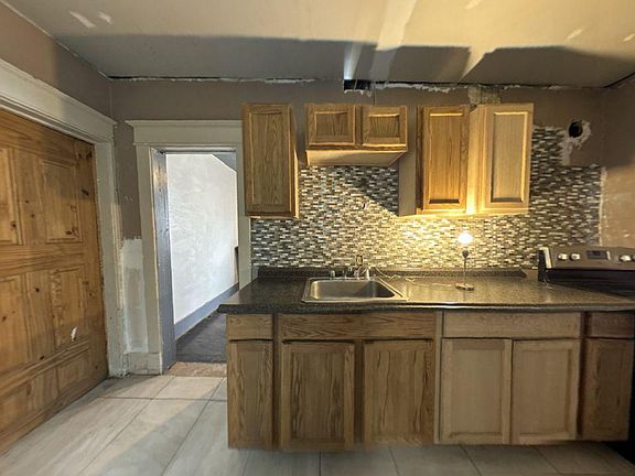 5th image of 434 E 24th St