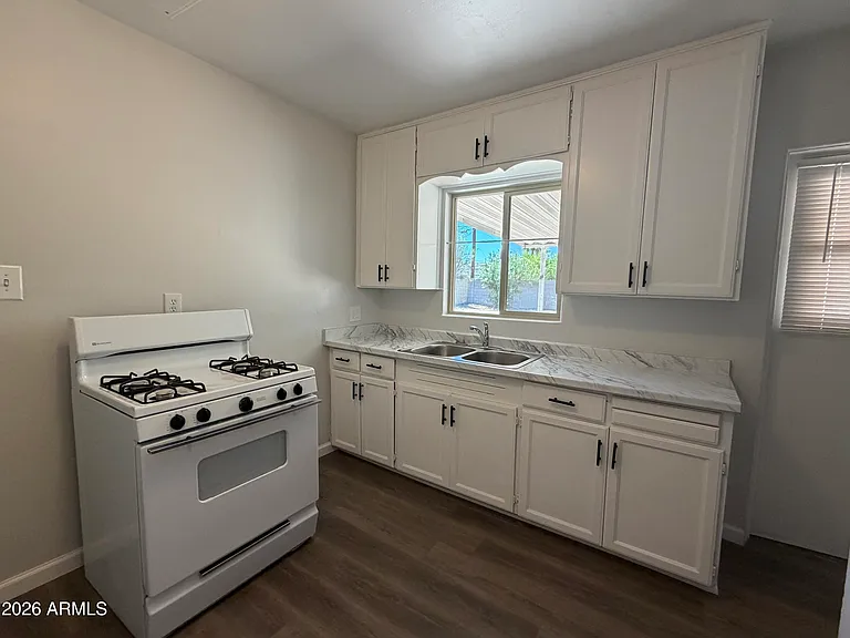 2221 E Osborn Rd — Photo 7