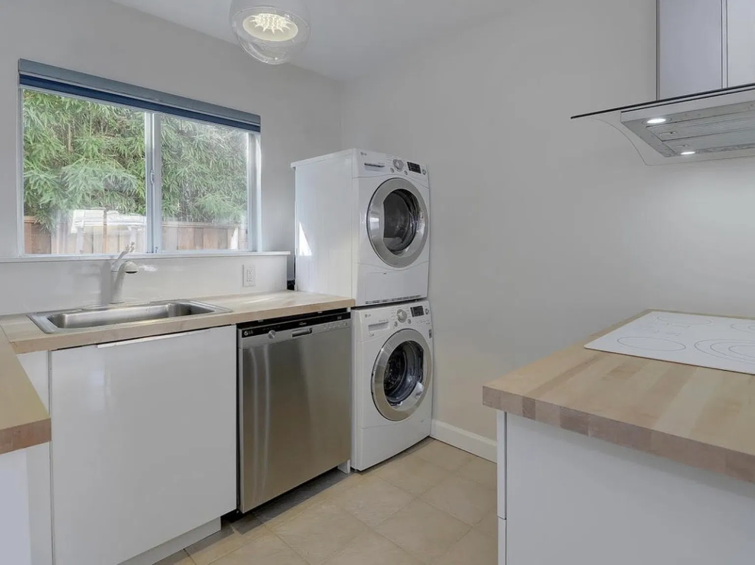2 bed, 644 sqft, $2,995 — Photo 4