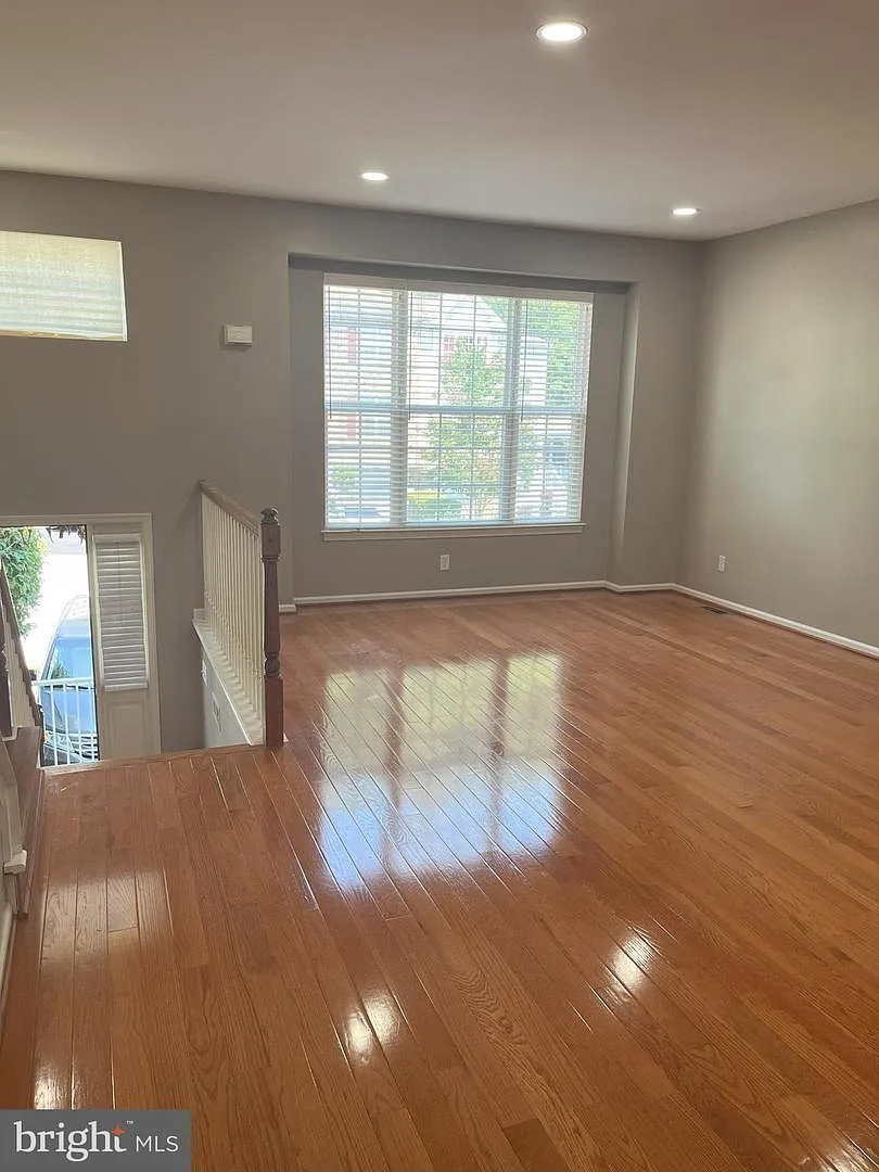 Building Photo - 225 Yorktown Ct