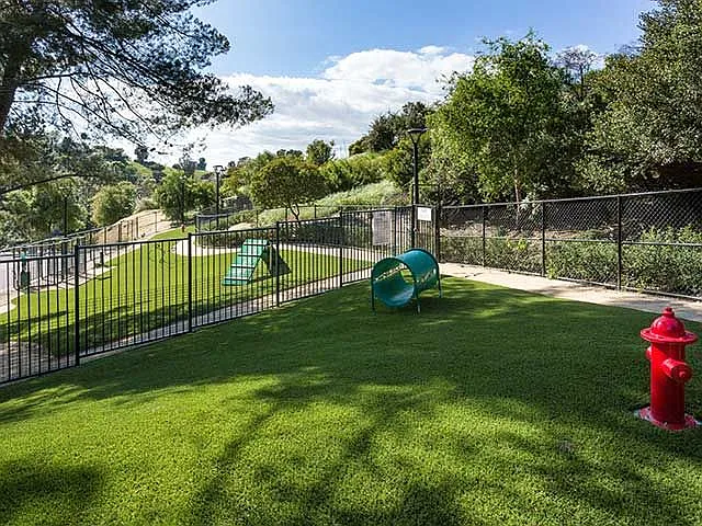 3674 Barham Blvd — Photo 36