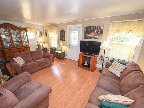 5th image of 29 Whitney Ave