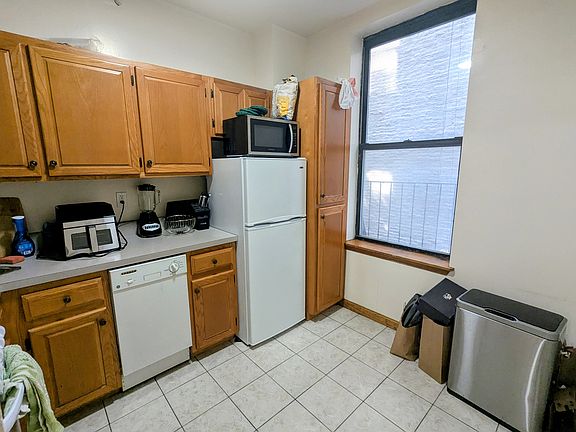2nd image of 908 Columbus Ave Unit 1D