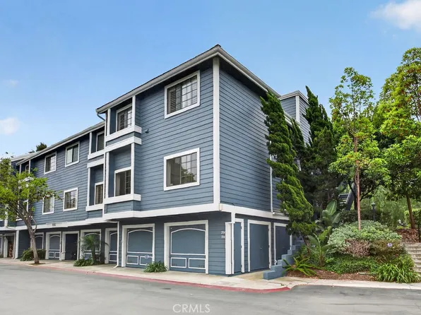 8182 Mainsail Dr Unit 204, Huntington Beach, CA 92646