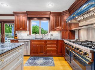 831 N Quidnessett Rd, North Kingstown, RI 02852