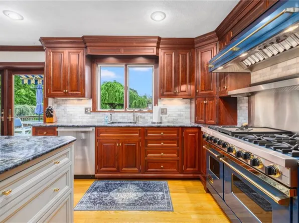 831 N Quidnessett Rd, North Kingstown, RI 02852