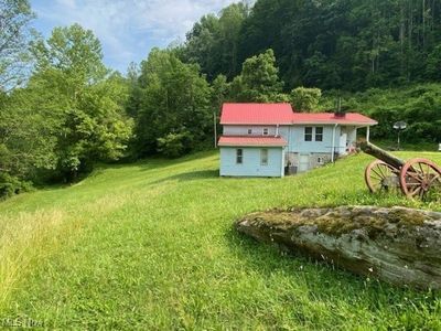 8710 Clay Rd, Left Hand, WV, 25251