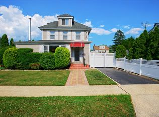 117 Walnut St, West Hempstead, NY 11552