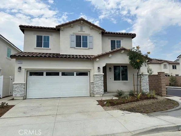 1174 Carob St, Bloomington, CA 92316